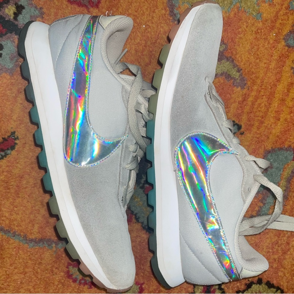 Nike Pre-Love OX Rainbow Sneakers
Women’s Size 10 • Iridescent Swoosh